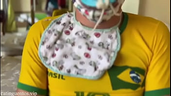 Ageplay o puto sente prazer em usar fralda chupar chupeta de postar o resumão no meu blog e no #fet