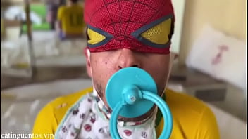 Ageplay o puto sente prazer em usar fralda chupar chupeta de postar o resumão no meu blog e no #fet