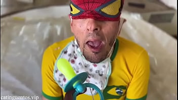 Ageplay o puto sente prazer em usar fralda chupar chupeta de postar o resumão no meu blog e no #fet