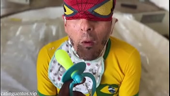 Ageplay o puto sente prazer em usar fralda chupar chupeta de postar o resumão no meu blog e no #fet