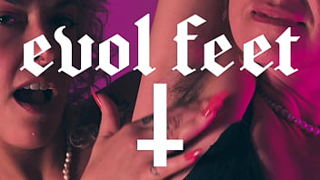 Just 2 queens having fun with their feet and hairy armpits