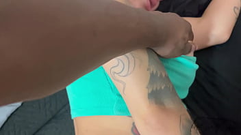 Gozando com meu vidrador na buceta e meu enteado socando o pau dele no meu cuzinho até encher ele de porra