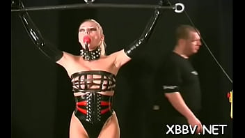 Beautiful girlie goes pussy