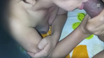 O safado me botou pra chupar e gozou muito ma minha boca