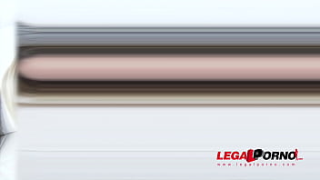 Amanda paris first dap with olivia devine showing her how it's done sz1105