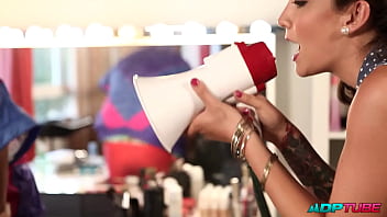 Adptube rubia española le encanta chupar pollas