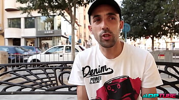 Adptube rubia española le encanta chupar pollas