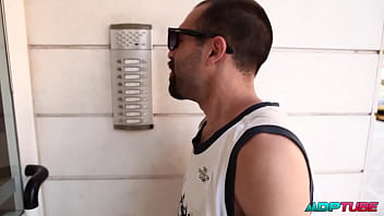 Adptube rubia española le encanta chupar pollas