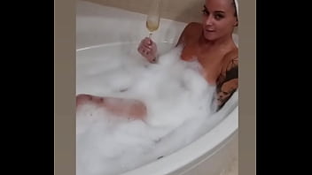 On prend un bain ensemble