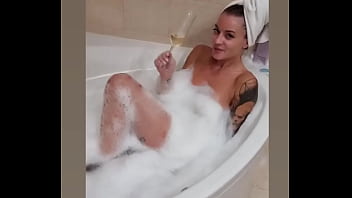 On prend un bain ensemble