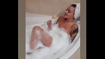 On prend un bain ensemble