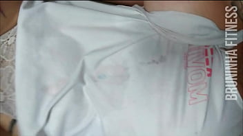 Compilado dessa ruiva gostosa se exibindo inteira na cama e fazendo cardio