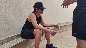 Sapatão macho pra caralho perdeu aposta no futebol e teve que pagar com a buceta