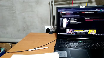 Дрочу и кончаю на сексуальную задницу моей соседки