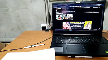 Дрочу и кончаю на сексуальную задницу моей соседки