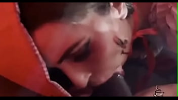 Safada gostosa fode muito e adora banho de porra