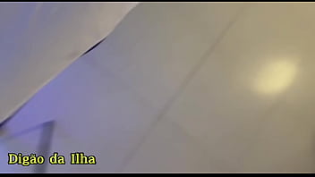 Buceta pequena recebe massagem e faz garganta profunda