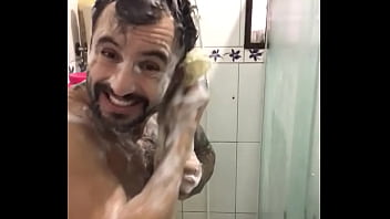 Está Calor E O Allan Guerra Gomes Toma Ducha Em Casa Totalmente Pelado thumbnail
