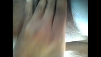 Baiana gemendo na siririca