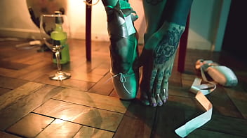 Kinky ballerina cooling her feet