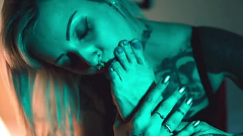 Kinky ballerina cooling her feet