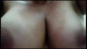 Grandes peitos naturais pulando in closeup morena amadora brasileira caseiro Grandes peitos naturais pulando in closeup morena amadora brasileira caseiro