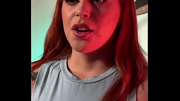 Empregada Ficou Com Tesão Sentindo O Chulé Da Filha Da Sua Patroa thumbnail