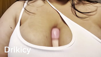 Joi vem punhetar para esses peitões deliciosos que vocês estavam com saudades