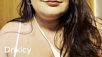 Joi vem punhetar para esses peitões deliciosos que vocês estavam com saudades