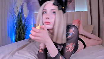 Shemale Having A Sexy Dance thumbnail
