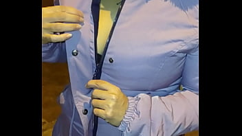 Madura culona con hilo rojo en la calle