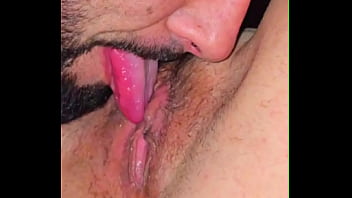 Guarra de coño carnoso y mojado