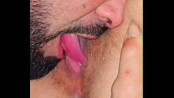 Guarra de coño carnoso y mojado