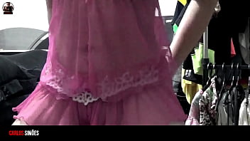 Novinha linda gostosa mostrando a calcinha