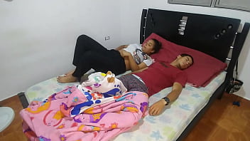 Mi hermanastro me follo en su habitación justo al lado de las de nuestros padrastros