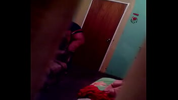 Karol secandose la leche