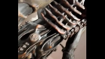 Look at this sculpture of a crazy alien what’s the wildest sculpture you’ve ever seen #aliensculpture #outof