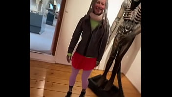 Look at this sculpture of a crazy alien what’s the wildest sculpture you’ve ever seen #aliensculpture #outof