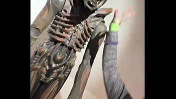 Look at this sculpture of a crazy alien what’s the wildest sculpture you’ve ever seen #aliensculpture #outof