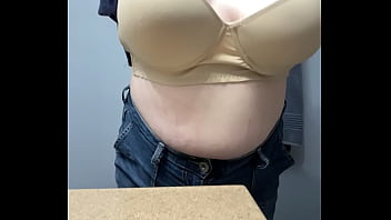 Chubby gal shows off her body
