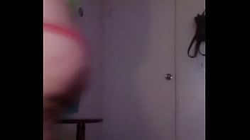 Taking a stretch and shakking that ass