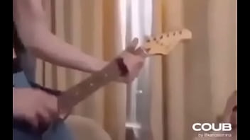 Wey saca guitarra de sus pantalones Wey saca guitarra de sus pantalones