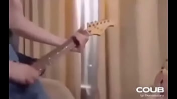 Wey saca guitarra de sus pantalones Wey saca guitarra de sus pantalones