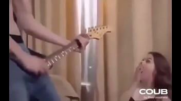 Wey saca guitarra de sus pantalones Wey saca guitarra de sus pantalones