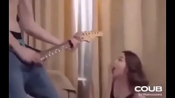 Wey saca guitarra de sus pantalones Wey saca guitarra de sus pantalones