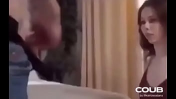 Wey saca guitarra de sus pantalones