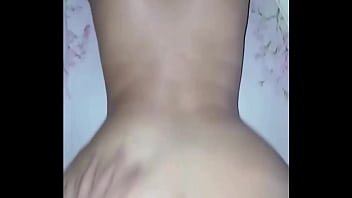 Jovencita Amateur Con Gran Culo Y Pequeña Cintura Gime Mucho Porque Es Follada Por Su Novio En Perrito thumbnail