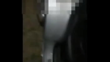 Dogging do poderoso marido leva esposa novinha para o dotado comer dentro do carro na rua