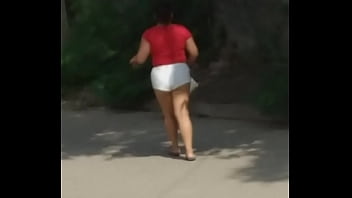 Vecina Pasa En Las Mañanas Muy Probocativa thumbnail