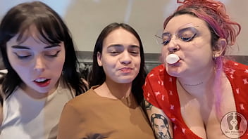 Four girls chewing gum fetish together sfw 4k